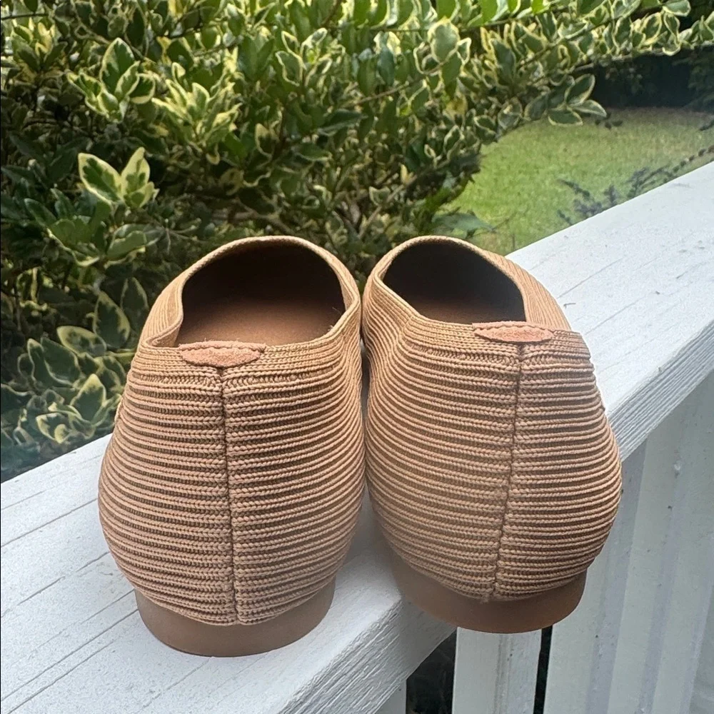 Vivaia NWOT Margot 2.0 flats